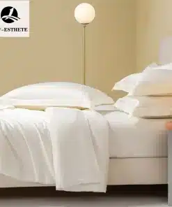 Heledates värvides siidist komplektid