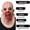 karjuva zombiga mask, millel on avatud suu ja verised detailid