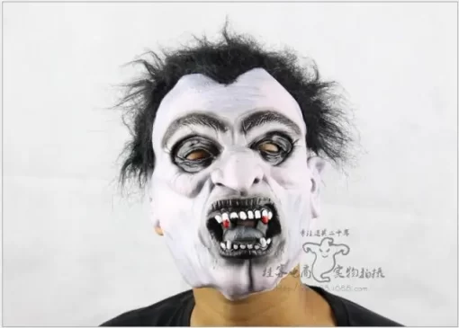 hirmutav mask mustade juuste ja veriste hammastega