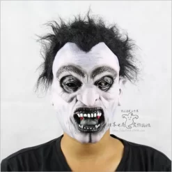 hirmutav mask mustade juuste ja veriste hammastega