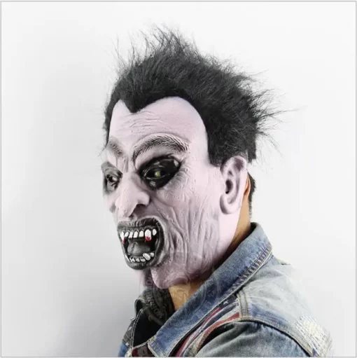 hirmutav mask mustade juuste ja veriste hammastega