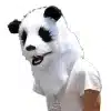 valge ja musta karvaga panda mask, mille suu liigub