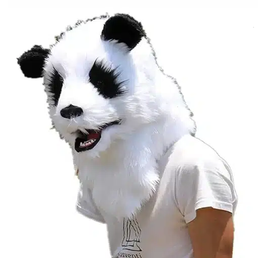valge ja musta karvaga panda mask, mille suu liigub
