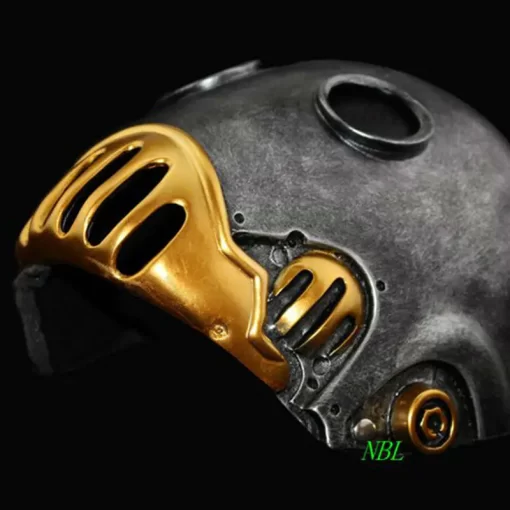 hõbedane ja pronksjas mask, millel on metallist detailid