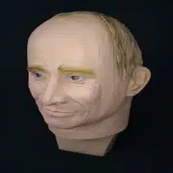 lateksist mask, mis kujutab vanema mehe nägu, hele nahatoon ja lühikesed juuksed