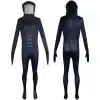 tumesinine kapuutsiga jumpsuit, millel on nööpide ja krae detailid