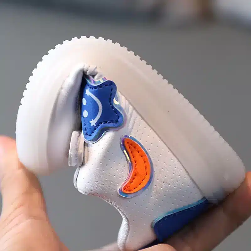 Kids-LED-Light-Casual-Shoes-Boys-Cute-Cartoon-Glowing-Sneakers-Children-Soft-Bottom-Anti-Slip-Sports-3 – saadaval Tootemaailm e-kaubamajas