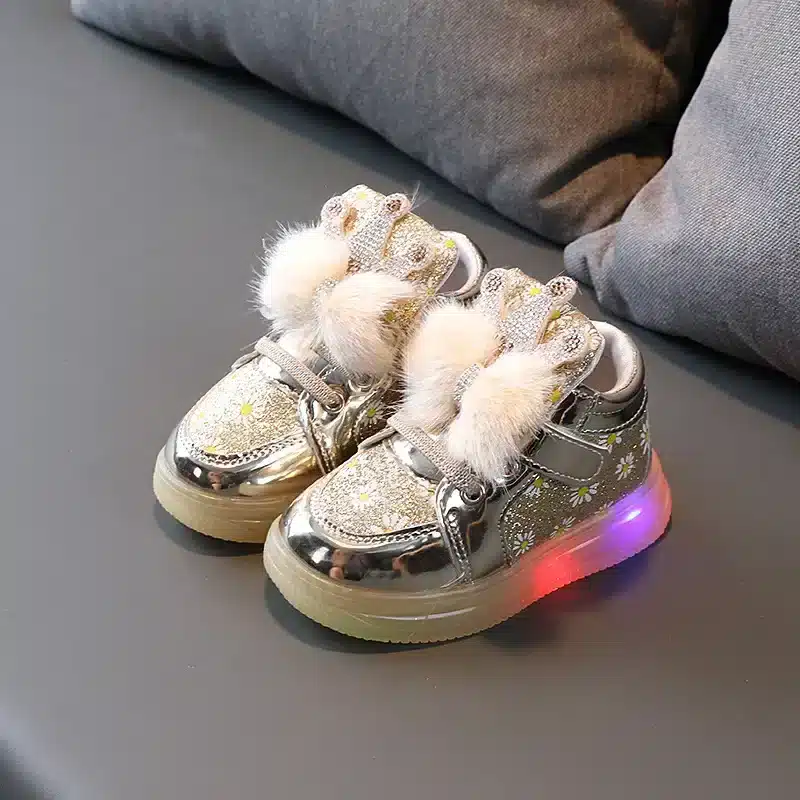 Girls-Glowing-Sneakers-with-LED-Light-Fashion-Soft-Fluffy-Bow-knot-with-Crown-Princess-Flowers-Children-2 – saadaval Tootemaailm e-kaubamajas