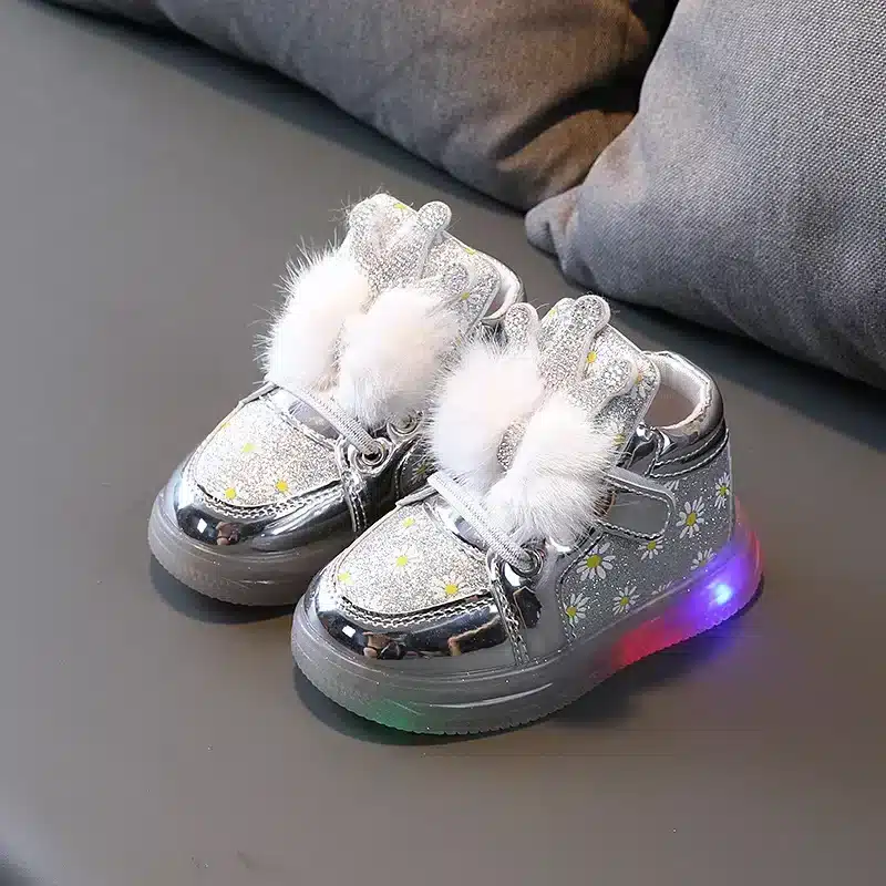 Girls-Glowing-Sneakers-with-LED-Light-Fashion-Soft-Fluffy-Bow-knot-with-Crown-Princess-Flowers-Children-3 – saadaval Tootemaailm e-kaubamajas