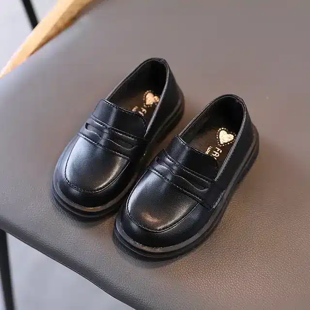Klassikalised mustad või pruunid poiste kingad | E-pood Tootemaailm Klassikalised mustad või pruunid poiste kingad