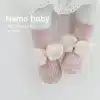 beebi jalas roosad sokk-sussid suurte valgete lipsudega