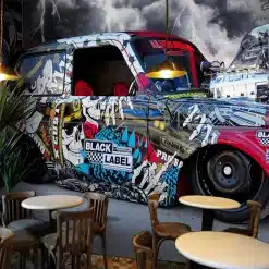 graffiti ja autoga tapeet kohvikus, taustal äikesepilved