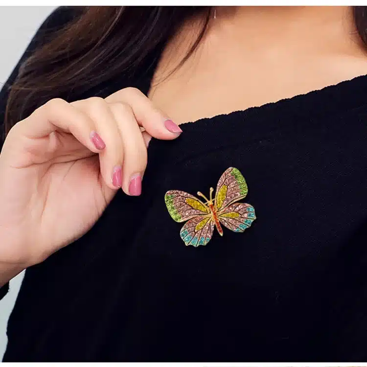 MZC 2017 Fashion Colorful Butterfly Brooch Wedding Crystal Rhinestone Insect Broche Mujer Bouquet Hijab Scarf Pin Eight Colors 15
