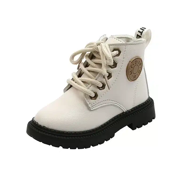 Laste saapad: Stylish white leather children’s boots with plush lining, non-slip soles, and waterproof design for autumn/winter.