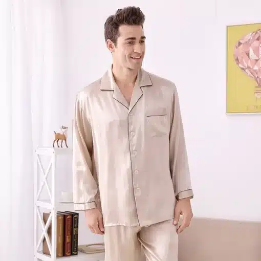 Meeste luksuslikud siidist pidžaamad, elegantne ja mugav disain kevadeks ja suveks.