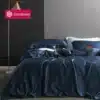 sinine siidist voodipesu voodil